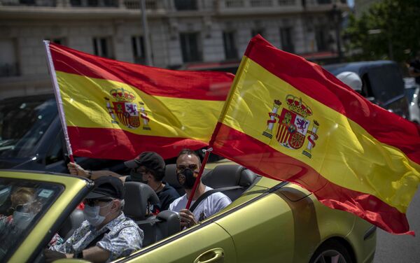 Manifestantes en la protesta de Vox  - Sputnik Mundo