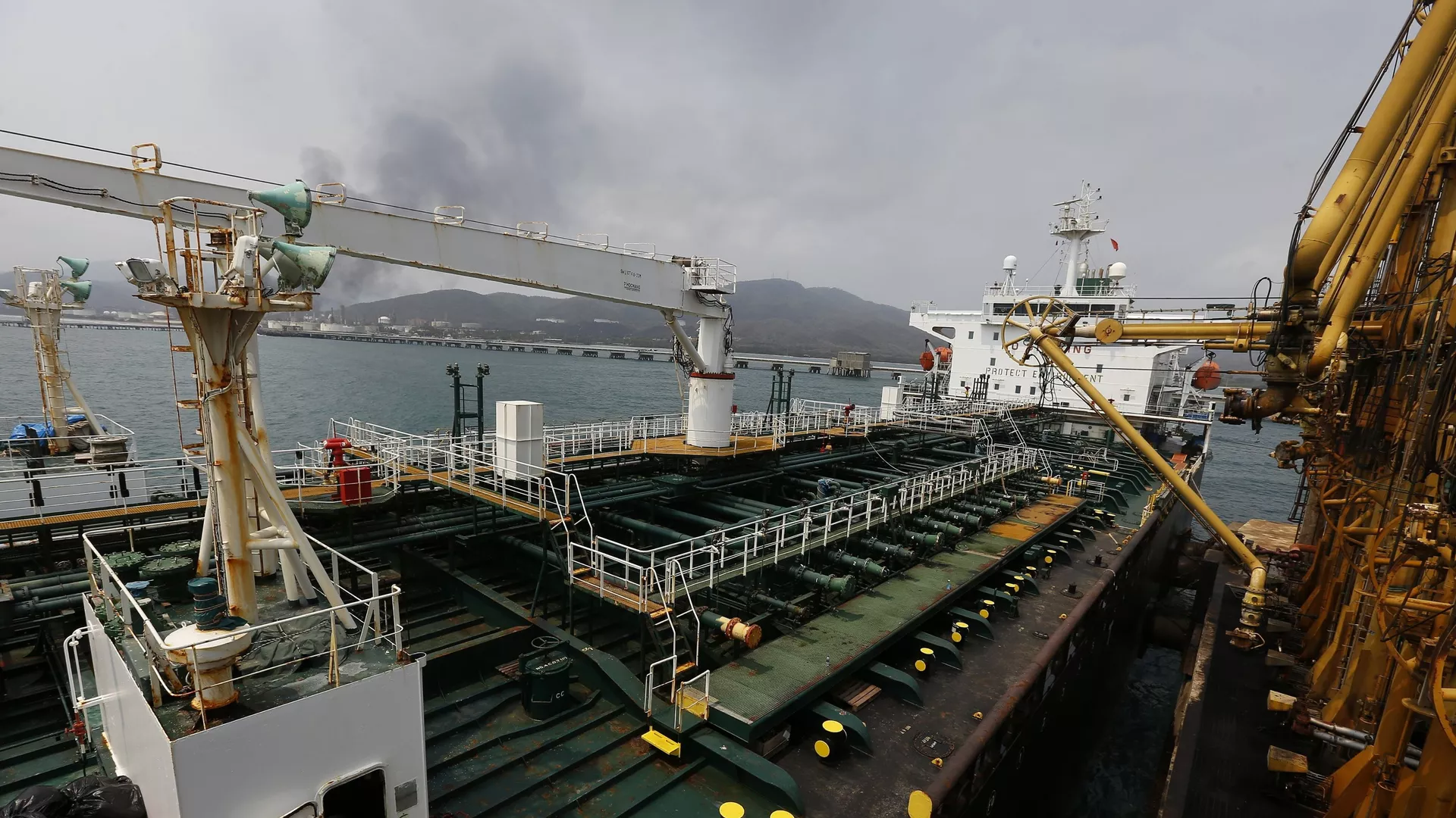 Un petrolero iraní anclado en Venezuela