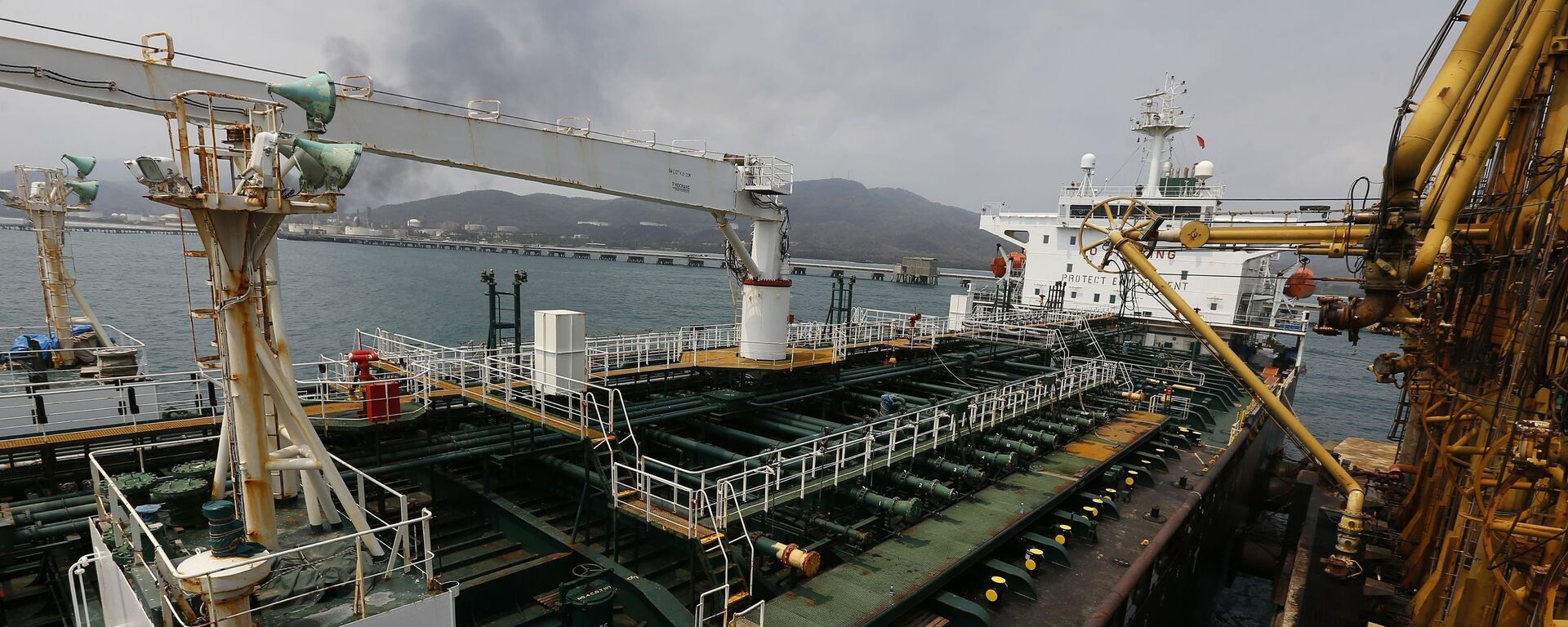 Un petrolero iraní anclado en Venezuela - Sputnik Mundo, 1920, 12.05.2022