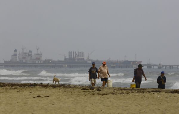 Llega a Venezuela el primero de los cinco buques petroleros enviados desde Irán
Llega a Venezuela el primero de los cinco buques petroleros enviados desde Irán
- Sputnik Mundo