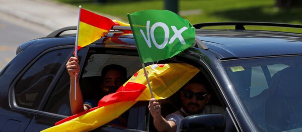 Las banderas de España y Vox - Sputnik Mundo