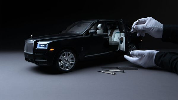 Una réplica a escala 1:8 de un Rolls-Royce Cullinan - Sputnik Mundo