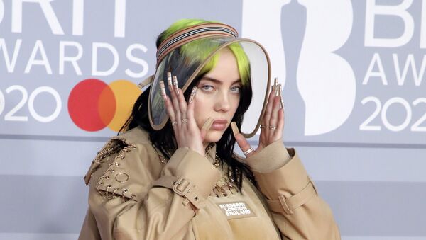 Billie Eilish en febrero de 2020 - Sputnik Mundo