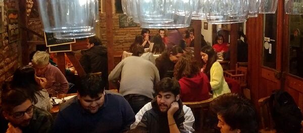 AK Taberna en Santiago de Chile - Sputnik Mundo