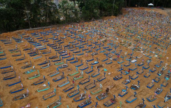 Entierros masivos Brasil - Sputnik Mundo