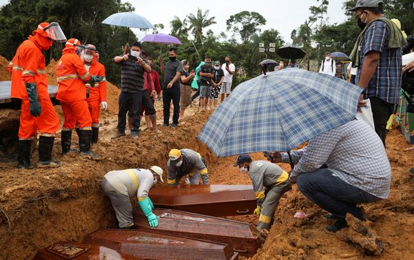 Entierro en Brasil - Sputnik Mundo