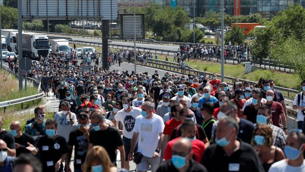 Protesta de los trabajadores de Nissan en Barcelona - Sputnik Mundo