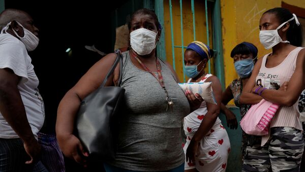 Cubanos con mascarillas durante la pandemia de COVID-19 Cubanos con mascarillas durante la pandemia de COVID-19 - Sputnik Mundo