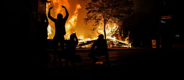 Violentas protestas en Minneapolis (EEUU), el 28 de mayo de 2020 - Sputnik Mundo