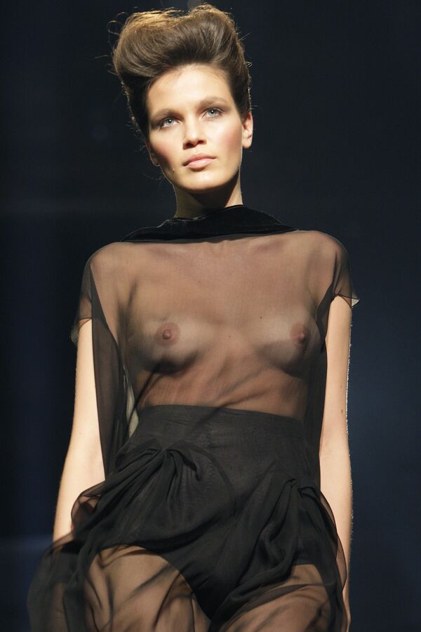 Día Internacional sin sujetador: una forma de protesta femenina con los senos como protagonistas - Sputnik Mundo