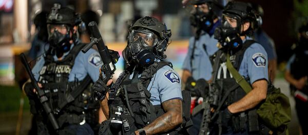 Agentes de Policía en Minneapolis Agentes de Policía en Minneapolis - Sputnik Mundo