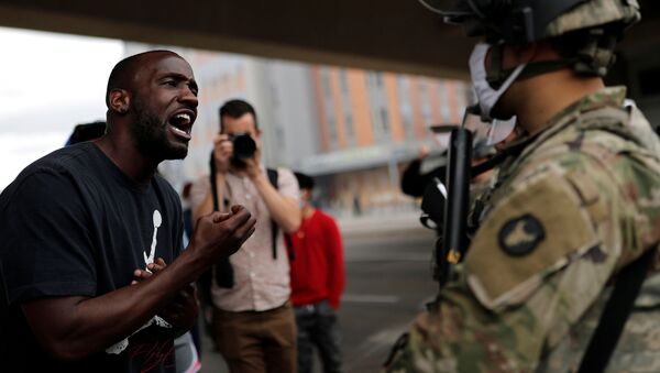 Protestas en Minneapolis tras el asesinato brutal de George Floyd - Sputnik Mundo