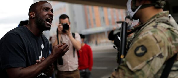 Protestas en Minneapolis tras el asesinato brutal de George Floyd - Sputnik Mundo