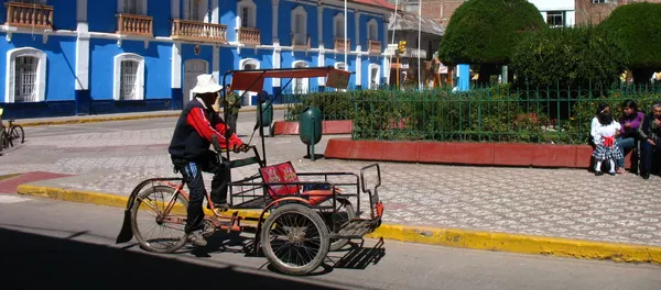 Triciclo en Puno, Perú Triciclo en Puno, Perú - Sputnik Mundo