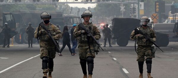 Miembros de la Guardia Nacional en medio de las protestas en Minneapolis Miembros de la Guardia Nacional en medio de las protestas en Minneapolis - Sputnik Mundo