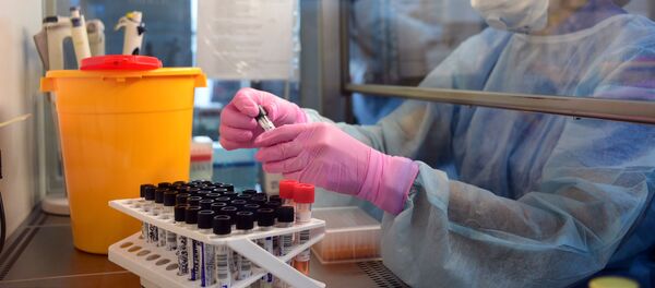 Una prueba de COVID-19 en el laboratorio - Sputnik Mundo