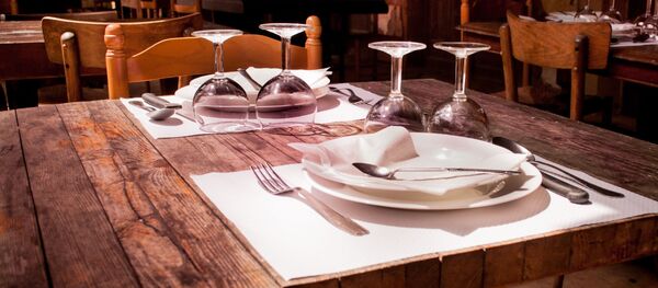 Una mesa Una mesa - Sputnik Mundo