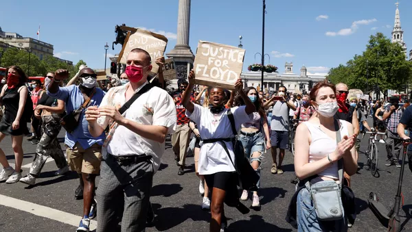 Protestas en Londres por la muerte de George Floyd - Sputnik Mundo