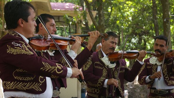 Una banda de mariachis - Sputnik Mundo