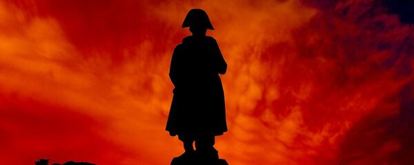 Estatua de Napoleón Bonaparte (imagen referencial) - Sputnik Mundo