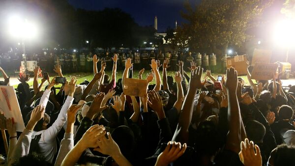 Protestas cerca de la Casa Blanca en Washington - Sputnik Mundo