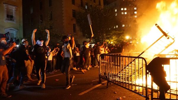 Las protestas y los disturbios desatados en Washington por la muerte del afroamericano George Floyd - Sputnik Mundo