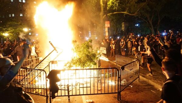 Las protestas y los disturbios desatados en Washington por la muerte del afroamericano George Floyd - Sputnik Mundo