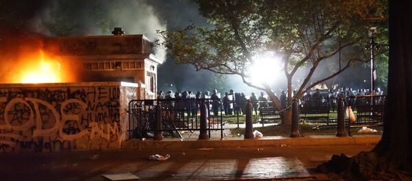 Las protestas y los disturbios desatados en Washington por la muerte del afroamericano George Floyd - Sputnik Mundo