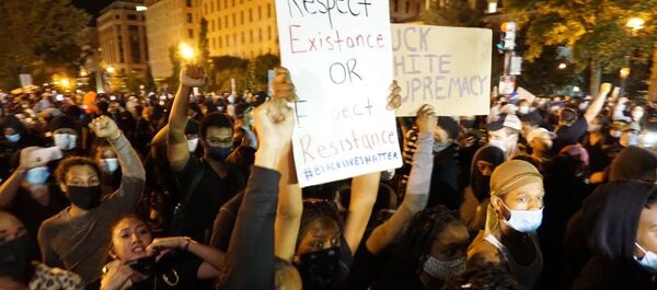 Las protestas y los disturbios desatados en Washington por la muerte del afroamericano George Floyd - Sputnik Mundo