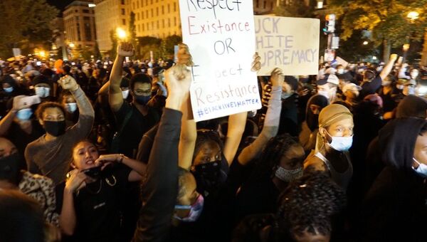 Las protestas y los disturbios desatados en Washington por la muerte del afroamericano George Floyd - Sputnik Mundo