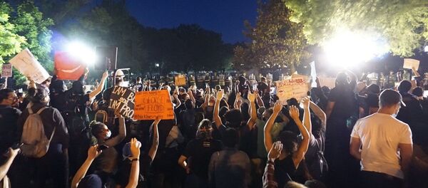 Las protestas y los disturbios desatados en Washington por la muerte del afroamericano George Floyd - Sputnik Mundo