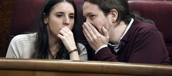 Irene Montero y su marido Pablo Iglesias en el Congreso de los Diputados - Sputnik Mundo