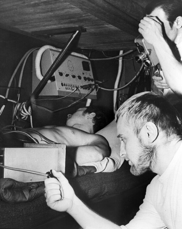 Los detalles del experimento secreto que aisló personas en una cámara por un año - Sputnik Mundo