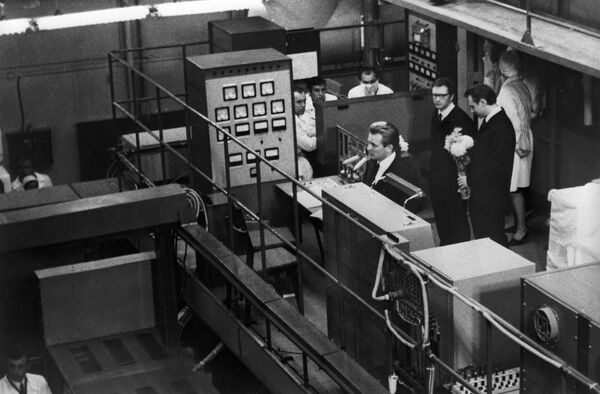 Los detalles del experimento secreto que aisló personas en una cámara por un año - Sputnik Mundo