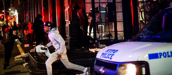 La Policía de Minneapolis durante las protestas en EEUU - Sputnik Mundo