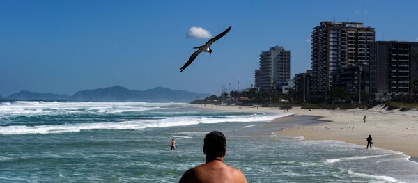 Una playa de Río de Janeiro durante la pandemia del COVID-19 - Sputnik Mundo