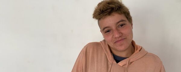 Andrea, miembro del colectivo Ni todo está perdido - Sputnik Mundo