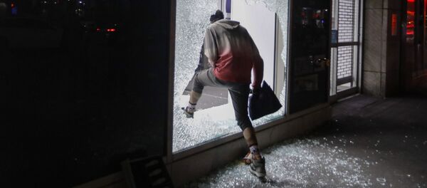 Cómo los manifestantes de Nueva York utilizan el toque de queda para realizar saqueos
Cómo los manifestantes de Nueva York utilizan el toque de queda para realizar saqueos
- Sputnik Mundo