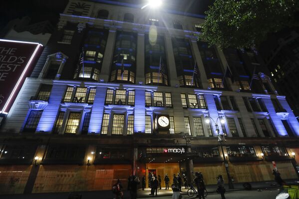 Cómo los manifestantes de Nueva York utilizan el toque de queda para realizar saqueos
 - Sputnik Mundo