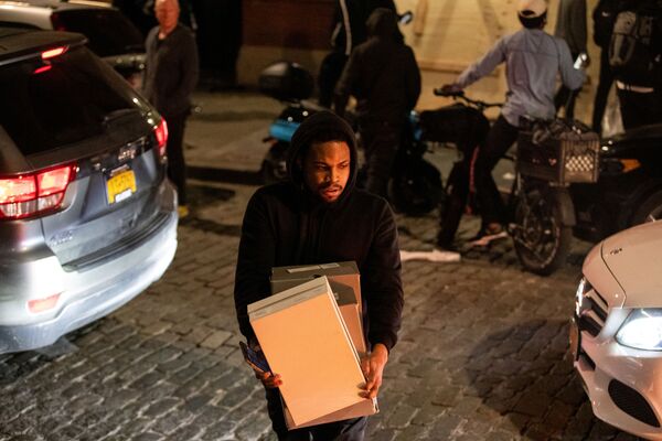 Cómo los manifestantes de Nueva York utilizan el toque de queda para realizar saqueos
 - Sputnik Mundo