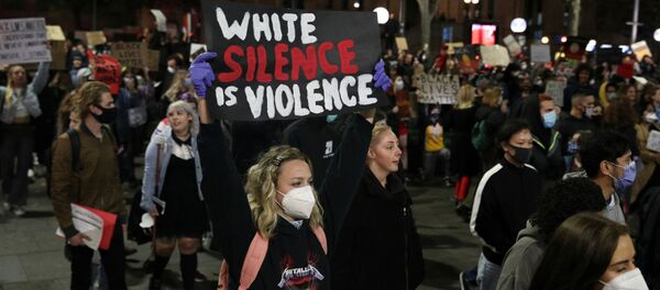 Una manifestación en Sídney por la muerte del afroamericano George Floyd en EEUU Una manifestación en Sídney por la muerte del afroamericano George Floyd en EEUU - Sputnik Mundo