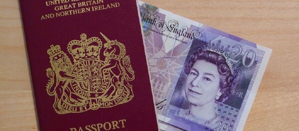 Un pasaporte del Reino Unido Un pasaporte del Reino Unido - Sputnik Mundo