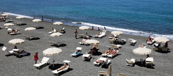 Una playa en Sicilia, Italia - Sputnik Mundo