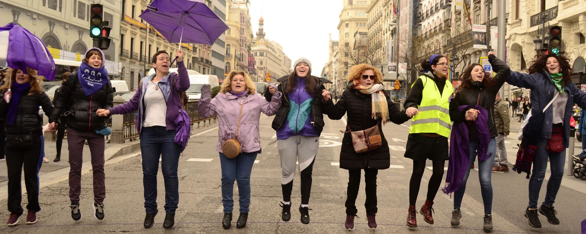 Manifestación de mujeres feministas en Madrid - Sputnik Mundo, 1920, 03.06.2020