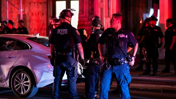 Policía durante las protestas en Nueva York por el asesinato de George Floyd Policía durante las protestas en Nueva York por el asesinato de George Floyd - Sputnik Mundo