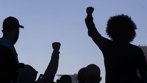 Manifestantes durante una protesta en Sao Paulo, Brasil - Sputnik Mundo