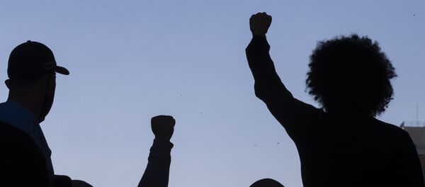 Manifestantes durante una protesta en Sao Paulo, Brasil - Sputnik Mundo