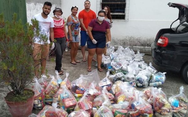 Reparto de canastas por trabajadoras sexuales de la RedTraSex en Brasil Reparto de canastas por trabajadoras sexuales de la RedTraSex en Brasil - Sputnik Mundo