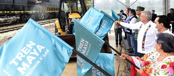 El presidente de México, Andrés Manuel López Obrador, da banderazo a construcciones del Tren Maya El presidente de México, Andrés Manuel López Obrador, da banderazo a construcciones del Tren Maya - Sputnik Mundo