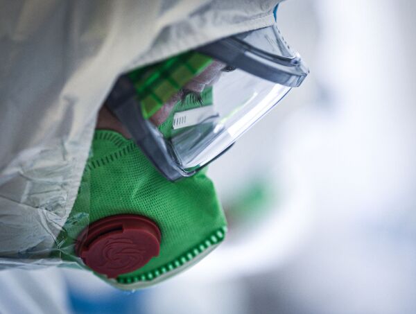 ¿Se puede contagiar el COVID-19 por los ojos? - Sputnik Mundo